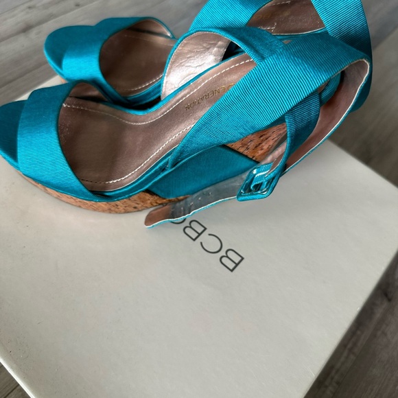 BCBG wedge sandals - size 6 - Picture 3 of 5
